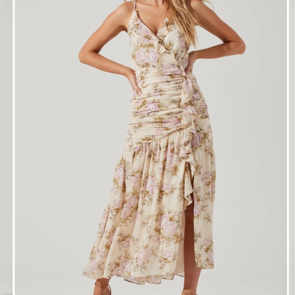 ASTR The Label Kiana Floral Ruched Midi Dress